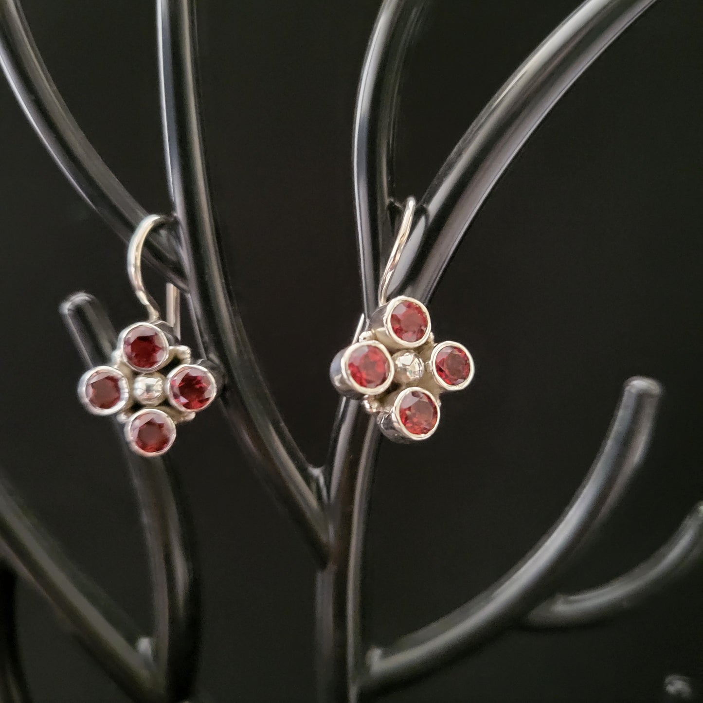 "Quad Corners" Silver Earring with Garnet