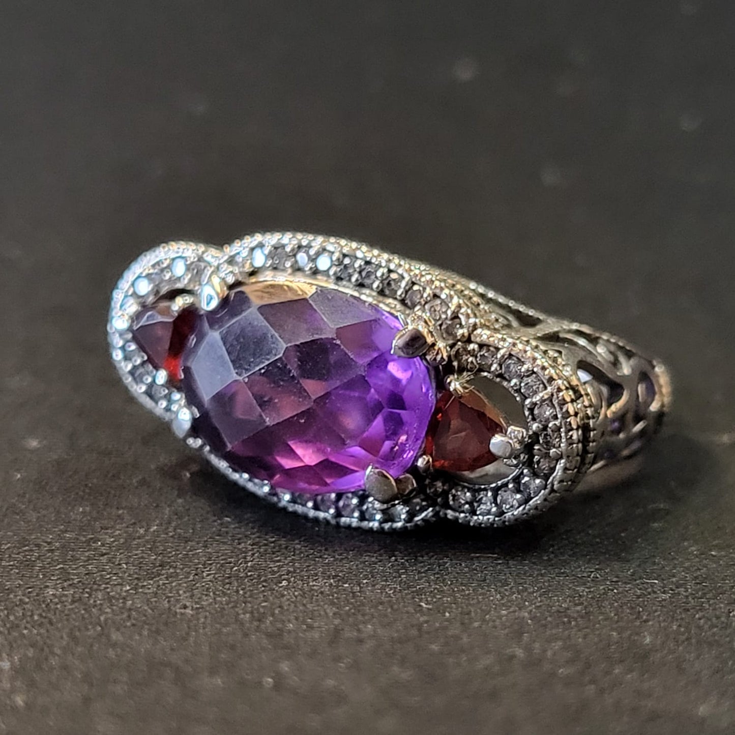 "Royal Gleam" Silver Ring with Amethyst