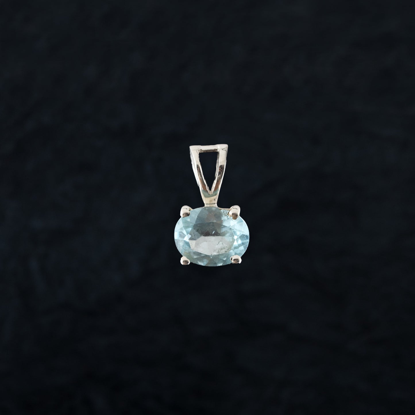 "Sparkling Sky" Silver Pendant with Blue Topaz