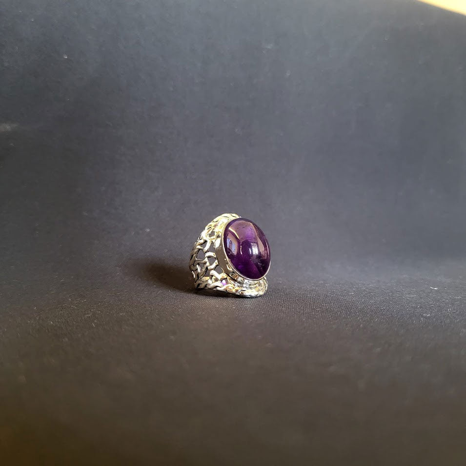 "Majesty's Jewel" Silver Ring with Amethyst