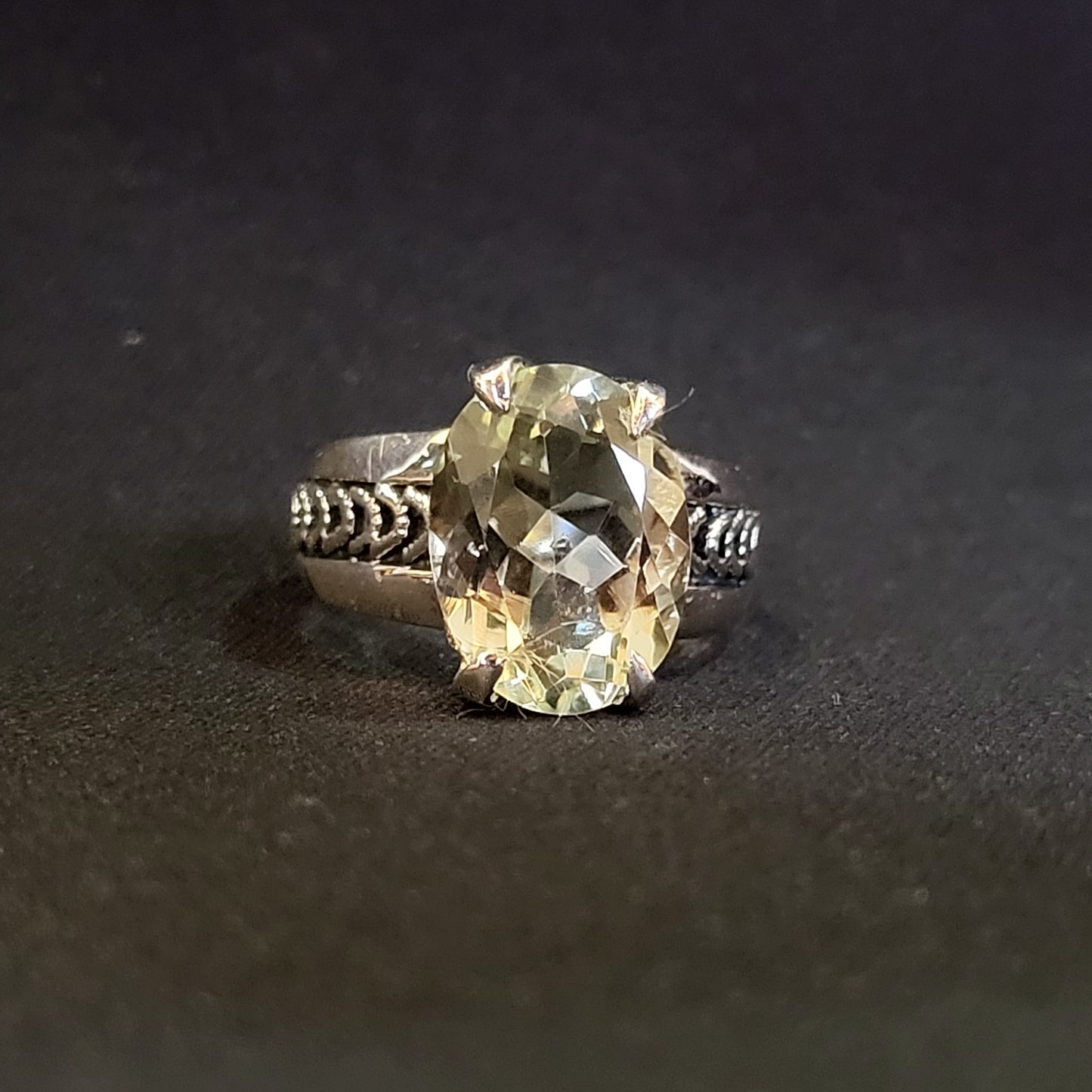 "Dazzle Drops" Silver Ring with Lemon Quartz