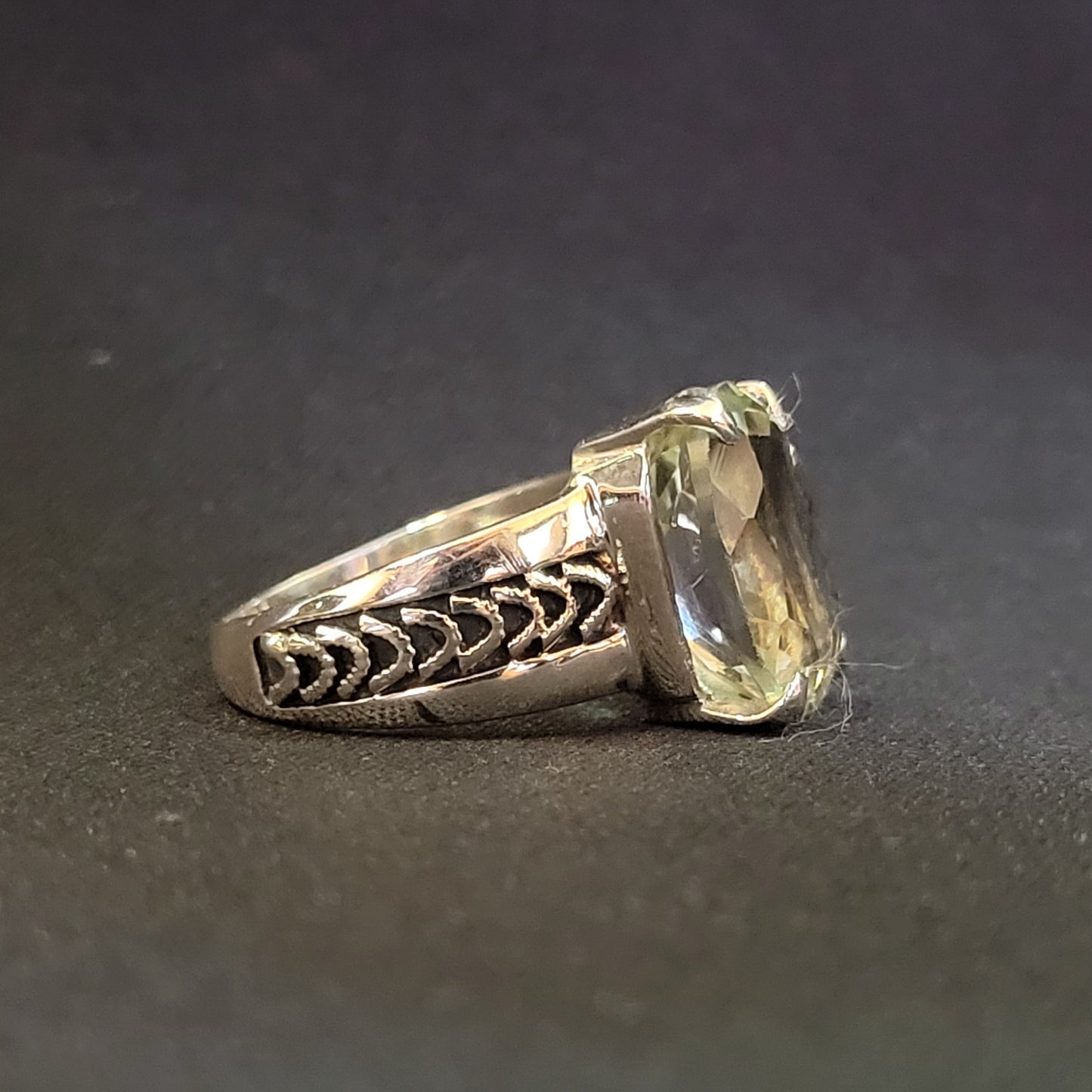 "Dazzle Drops" Silver Ring with Lemon Quartz