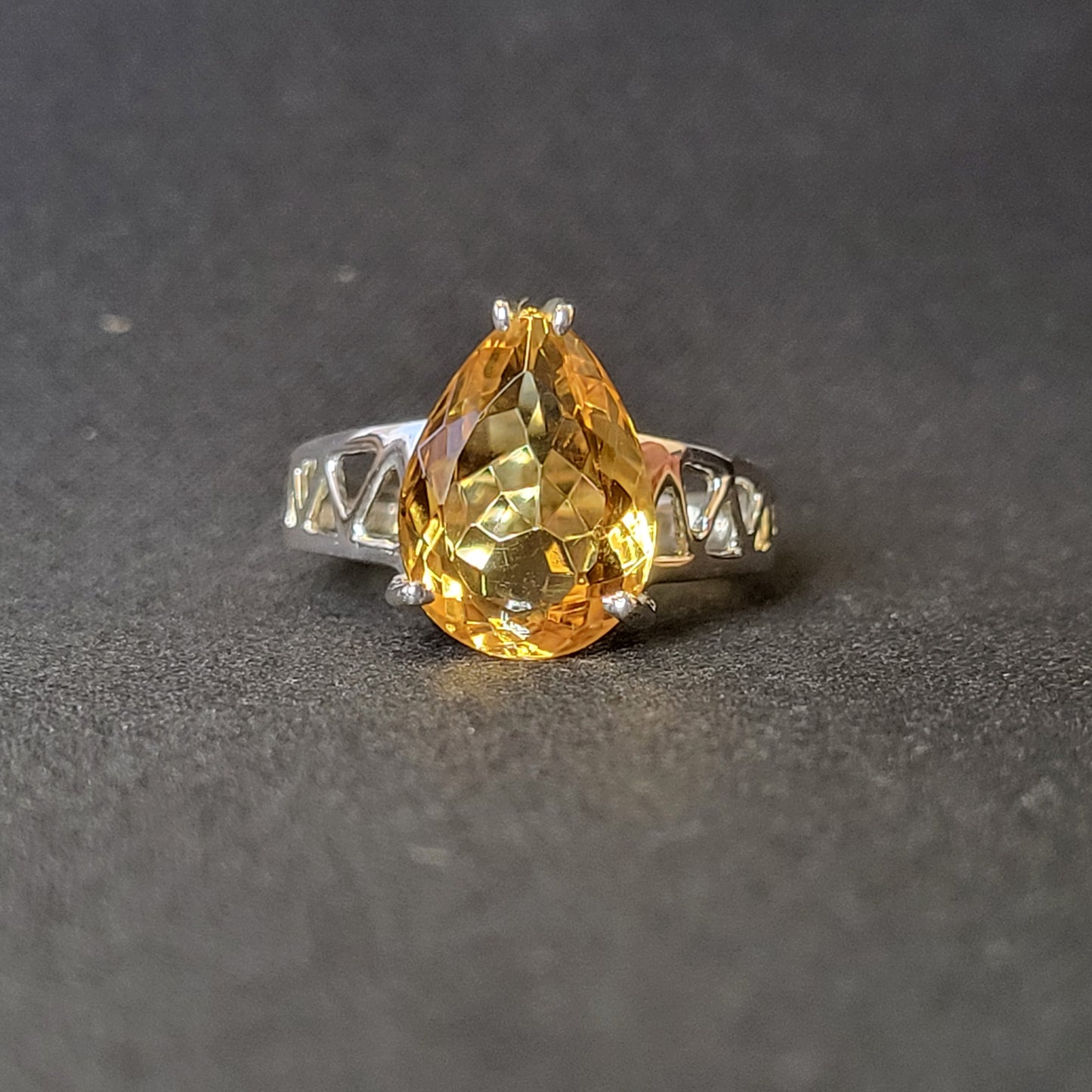 "Yellow Teardrop" Silver Ring with Citrine