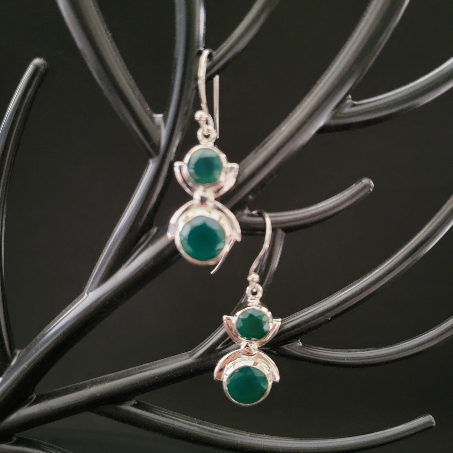 "Green Octet" Silver Earring with Green Quartz