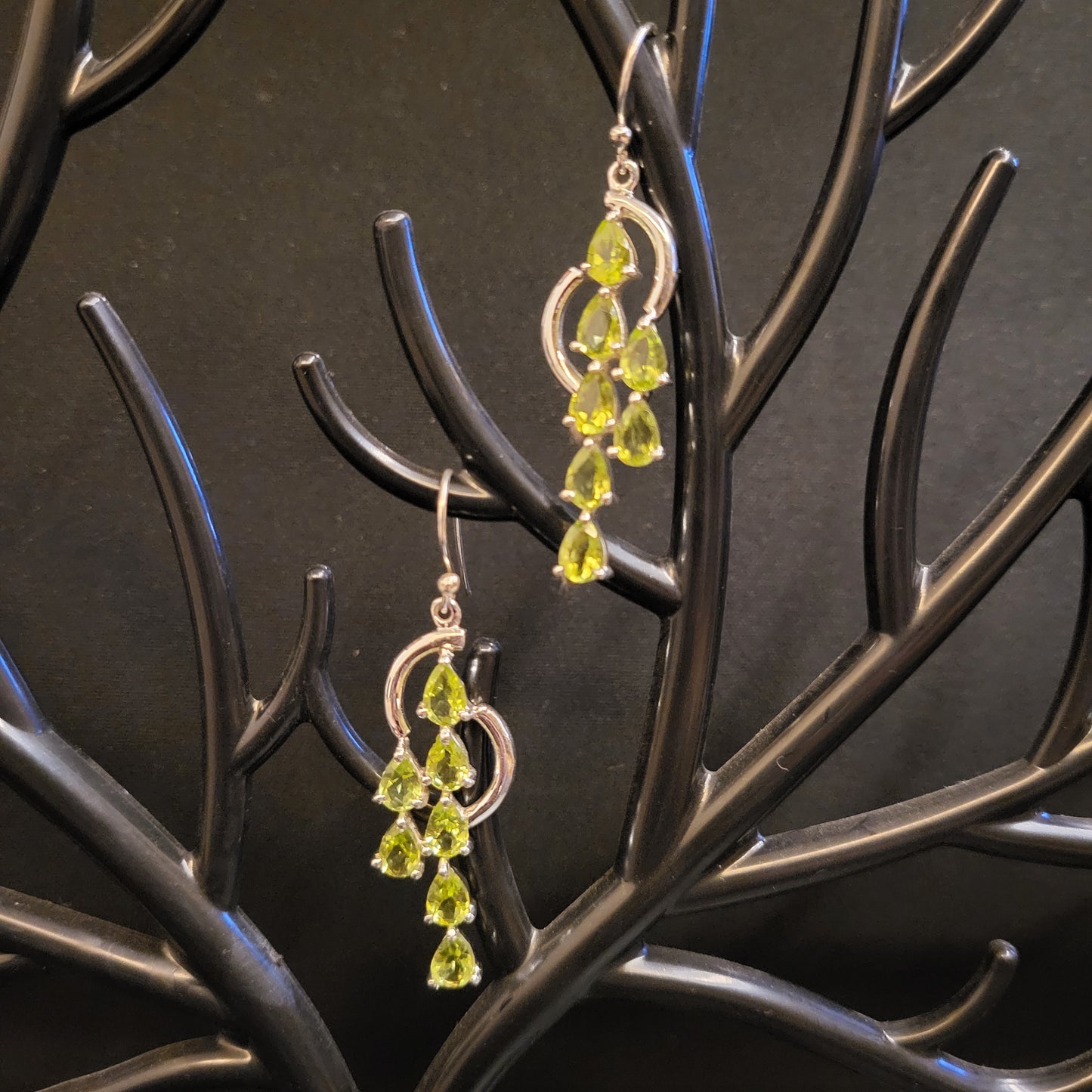 "Healing Shower" Silver Earring with Peridot