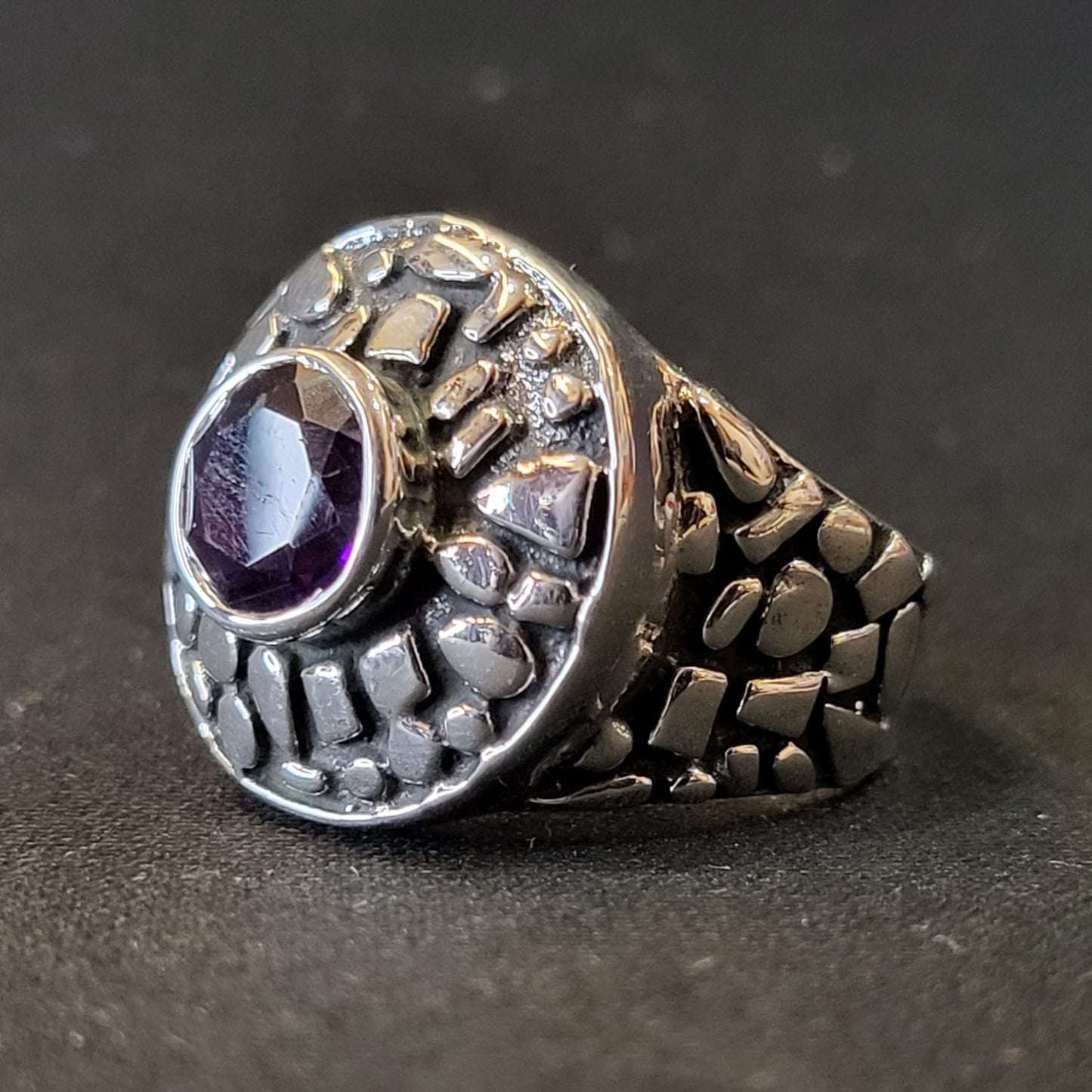 "Timeless Aura" Silver Ring with Amethyst