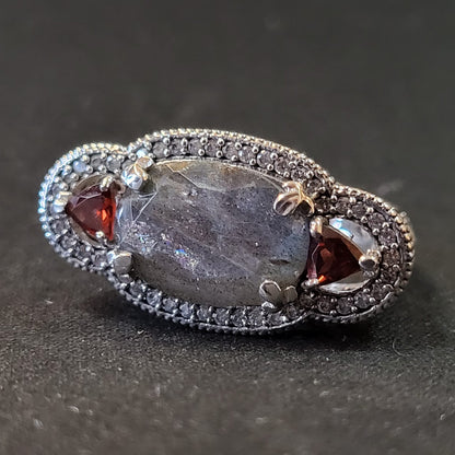 "Imperial Gems" Silver ring with Labradorite