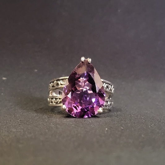 "Lavender Glow" Silver Ring with Amethyst