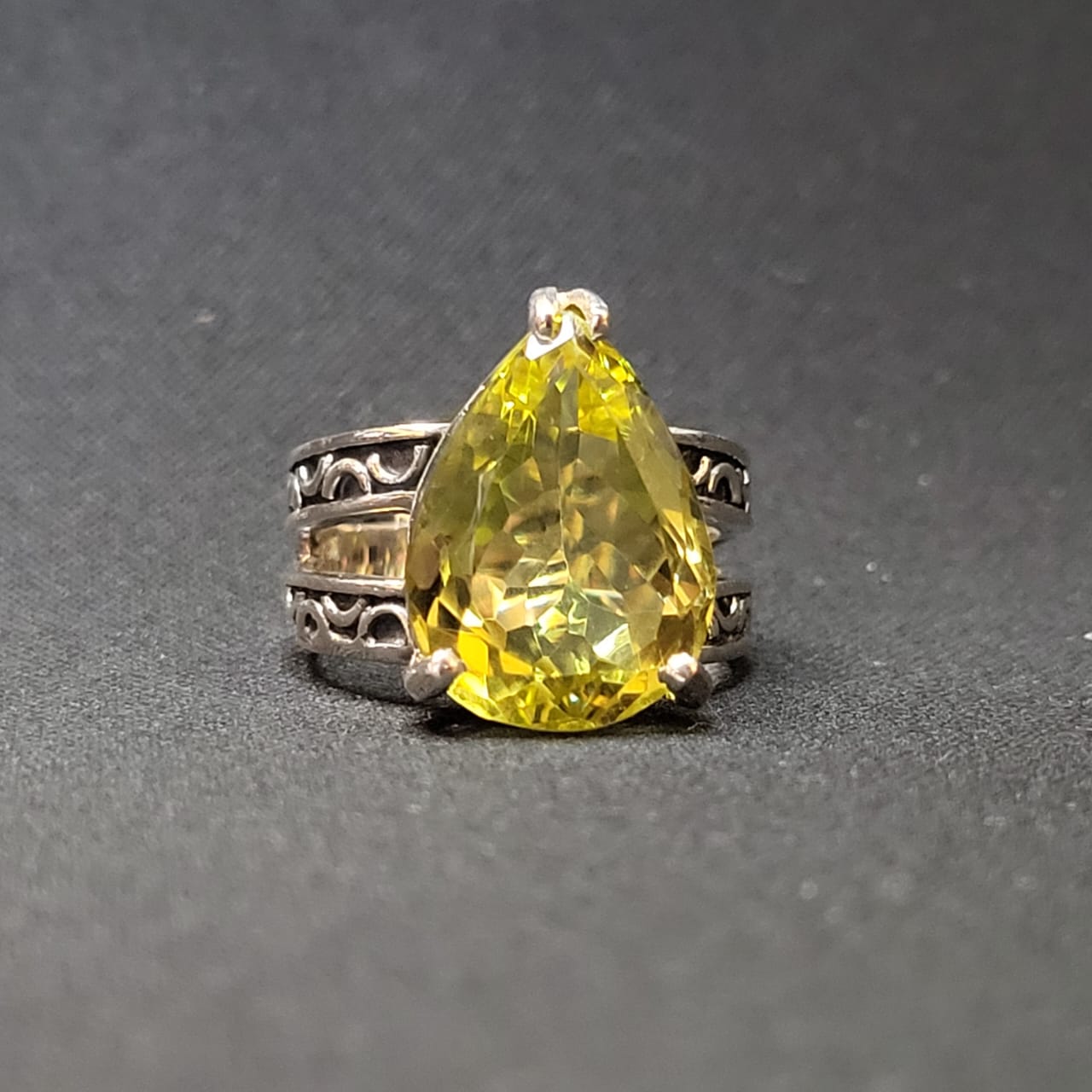 "Golden Tear" Silver Ring with Lemon Quartz