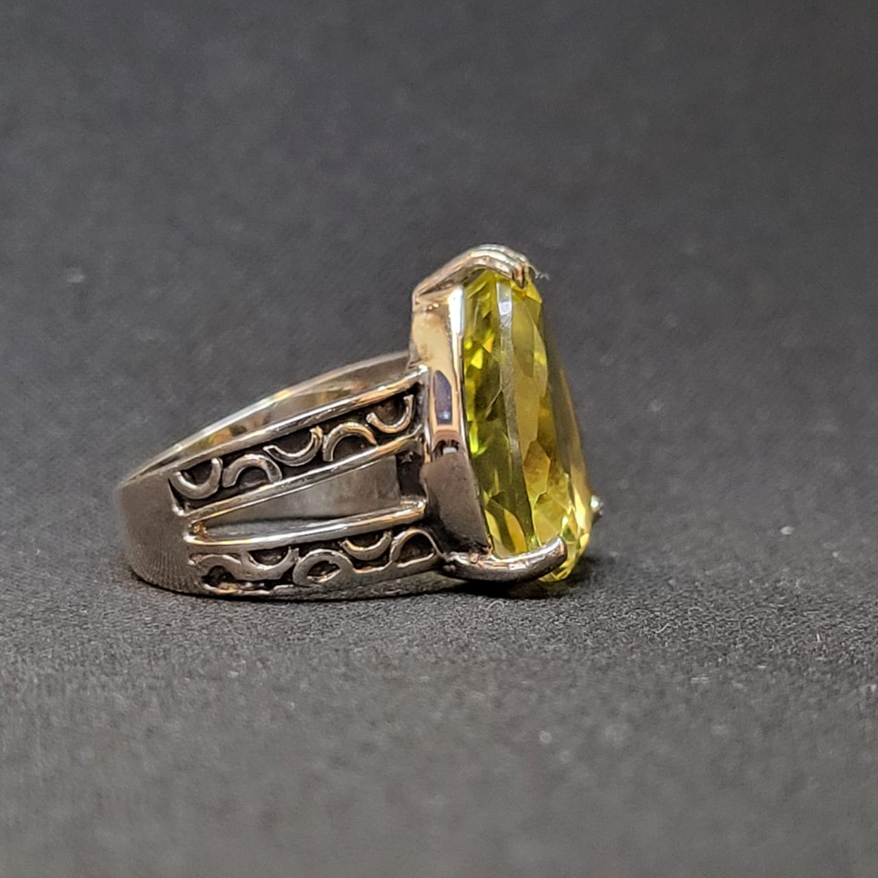 "Golden Tear" Silver Ring with Lemon Quartz