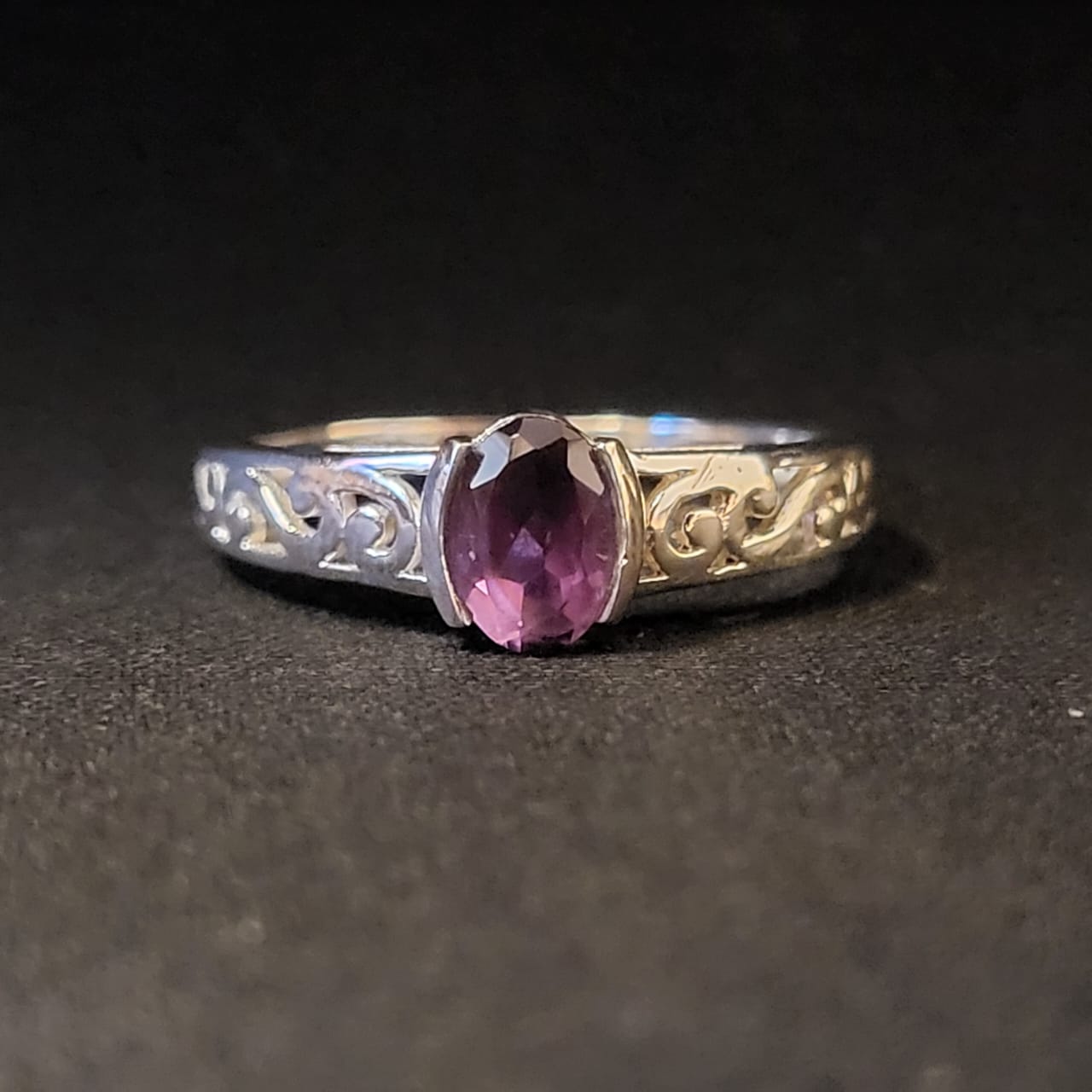 "Curly Tale" Silver Ring with Amethyst