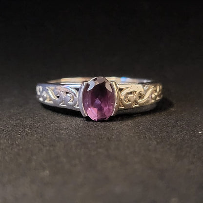 "Curly Tale" Silver Ring with Amethyst