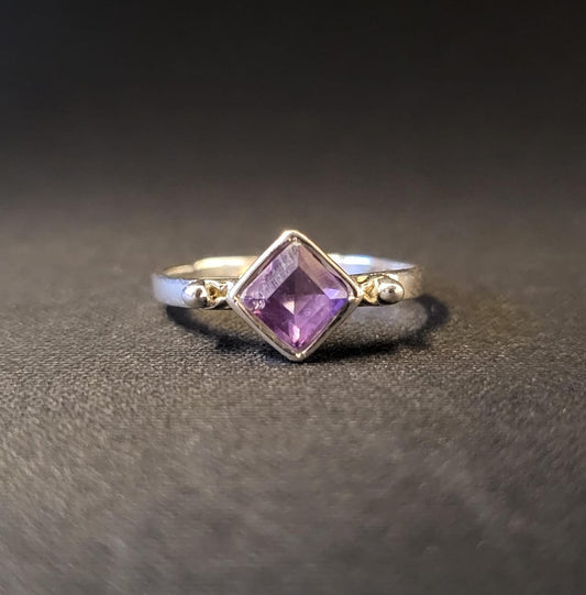 "Amethyst Cham" Silver Ring with Amethyst