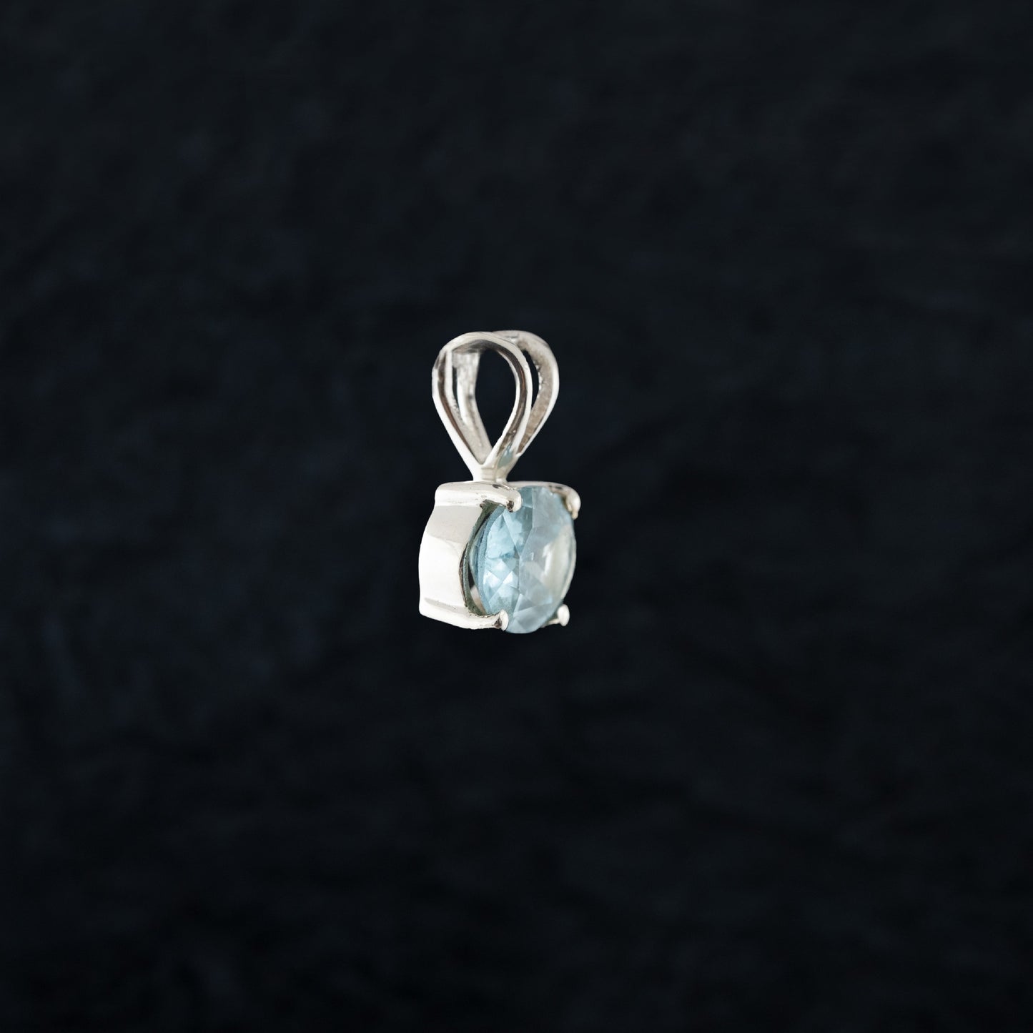 "Sparkling Sky" Silver Pendant with  Blue Topaz